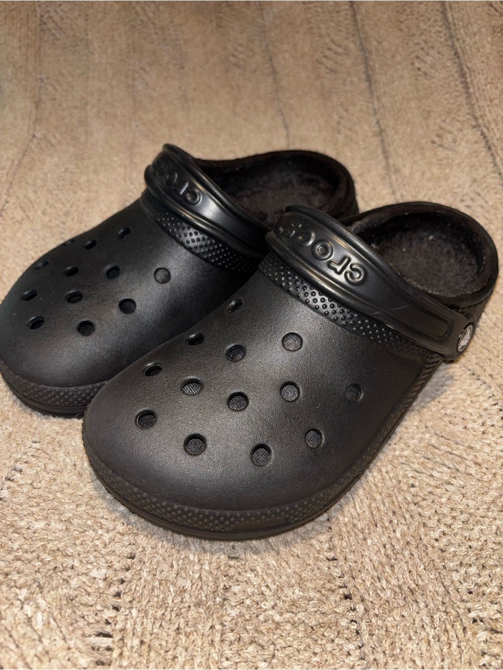 Crocs Black Fleece Lined Dual Comfort Clogs Size 7 Women’s Size 5 Men’s